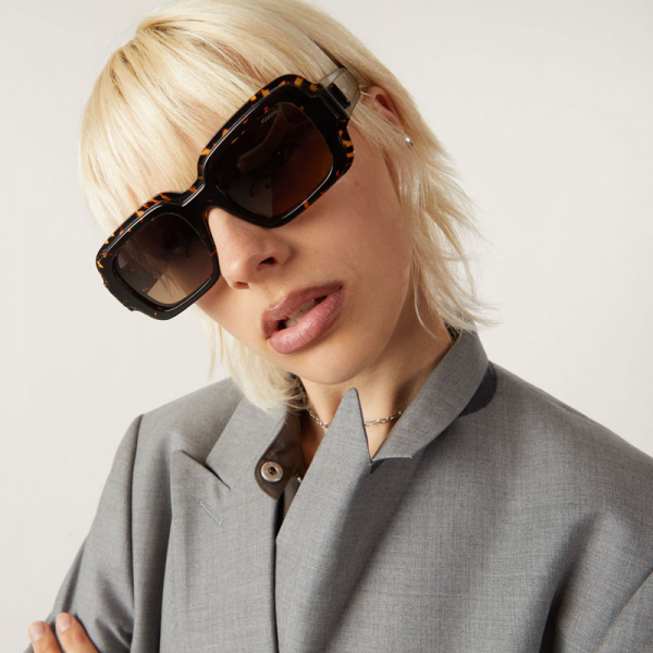 Komono Sunglasses Victoria Lebrun, flake lens solid brown style